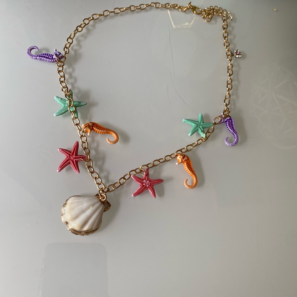 Shelf necklace